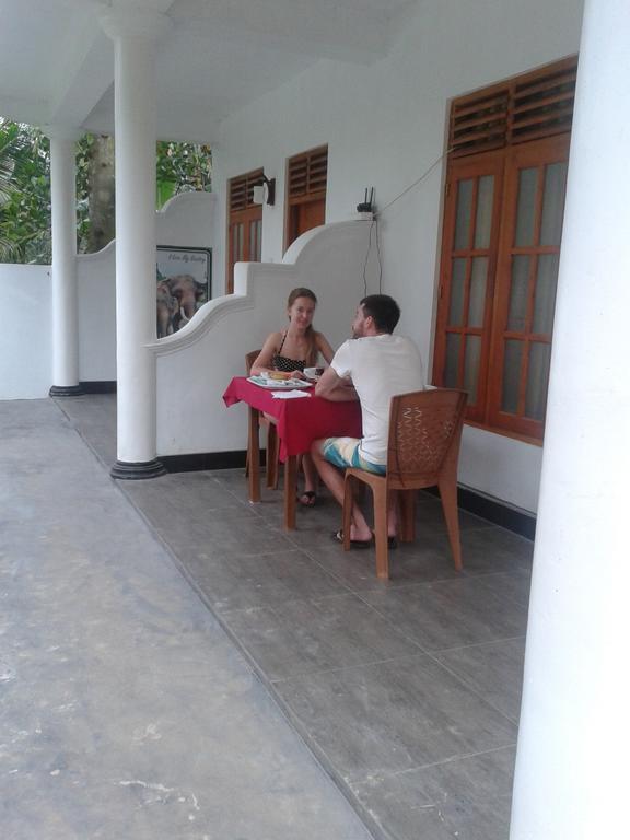 Bed and Breakfast Little Angels Mirissa Exterior foto