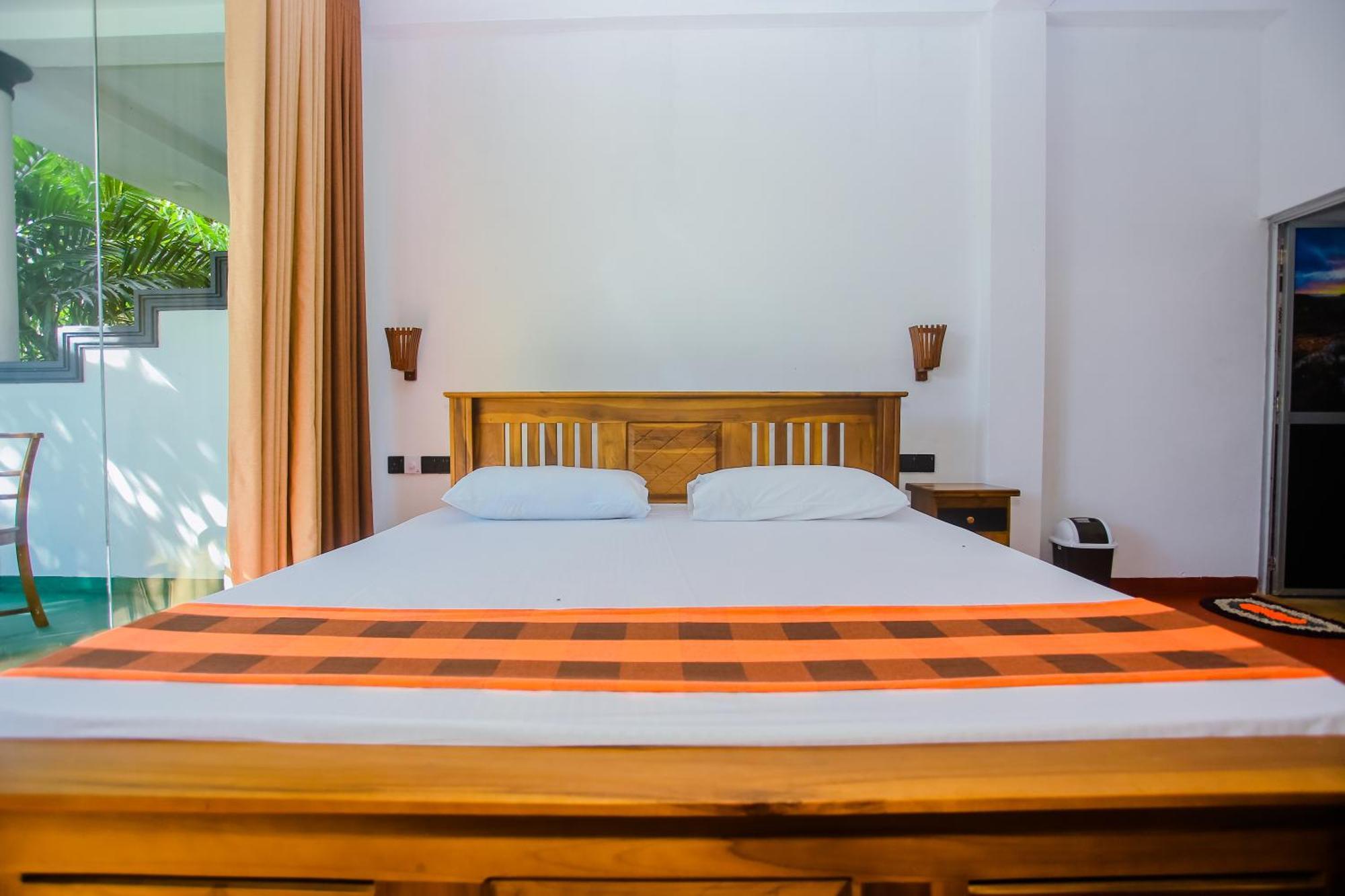 Bed and Breakfast Little Angels Mirissa Exterior foto